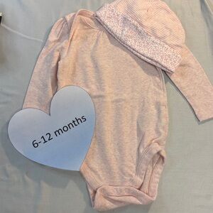 GAP - 2 piece set. Size 6-12  months
